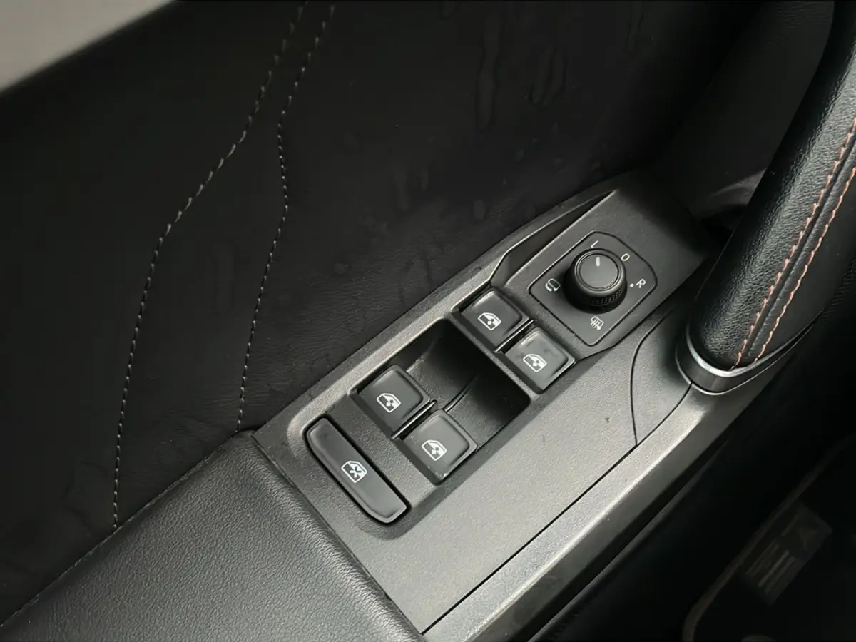 1.4 TSI e-Hybrid Essential | Panoramadak | Apple Carplay | Cruise Control | Stuurverwarming |