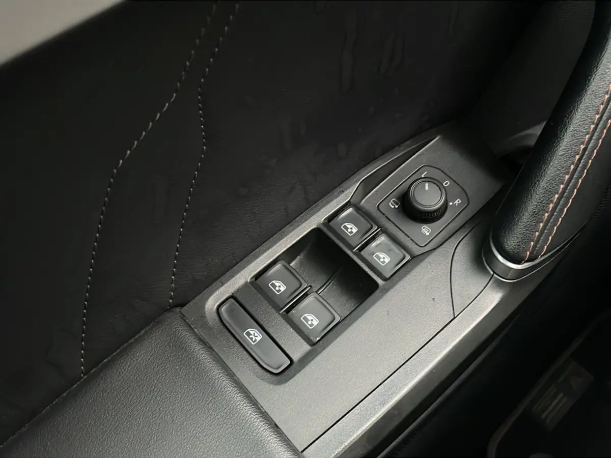 1.4 TSI e-Hybrid Essential | Panoramadak | Apple Carplay | Cruise Control | Stuurverwarming |