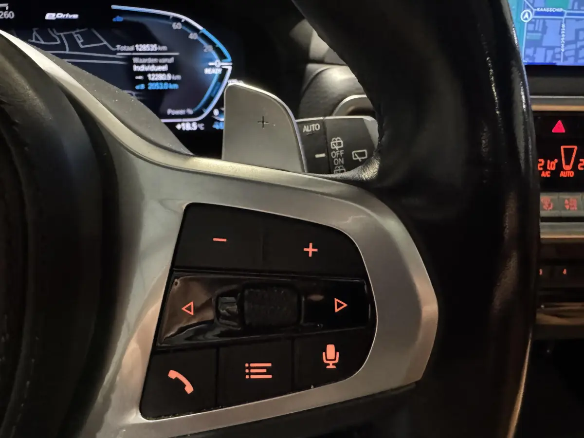 xDrive30e M-pakket | panorama | navi | led | leder |