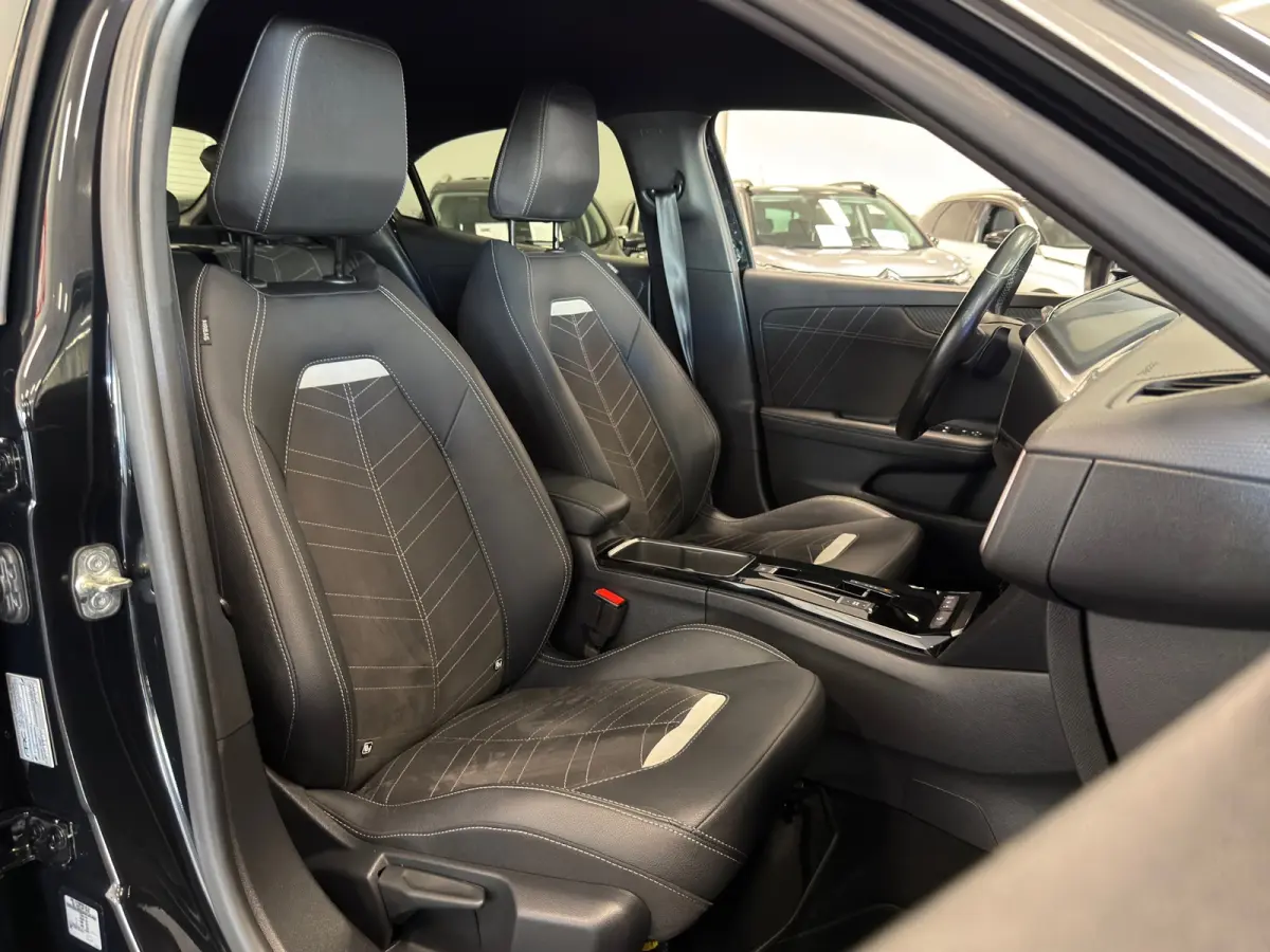 1.2 Turbo Ultimate NAVI, STOELVERW. KEYLESS.