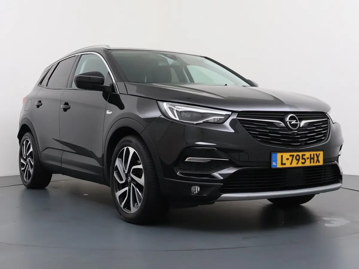 1.6 Turbo Ultimate / LEDER / Trekhaak / Navigatie / 360 Camera / Stuur -en stoelverwarmd / Stoelverkoeling / Elektr. Achterklep / Keyless / Parkeersensoren / 18'' LMV