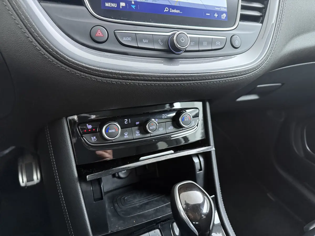 1.6 Turbo Ultimate / LEDER / Trekhaak / Navigatie / 360 Camera / Stuur -en stoelverwarmd / Stoelverkoeling / Elektr. Achterklep / Keyless / Parkeersensoren / 18'' LMV