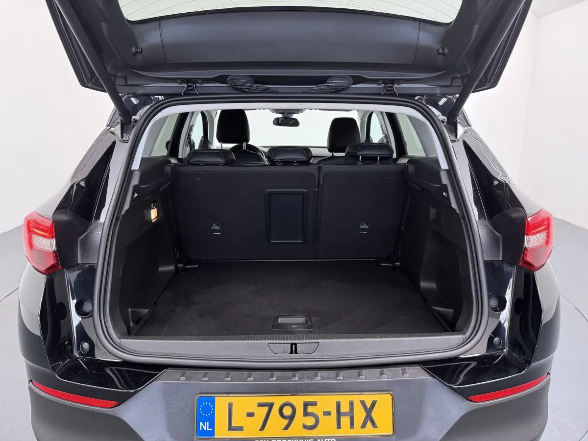 1.6 Turbo Ultimate / LEDER / Trekhaak / Navigatie / 360 Camera / Stuur -en stoelverwarmd / Stoelverkoeling / Elektr. Achterklep / Keyless / Parkeersensoren / 18'' LMV