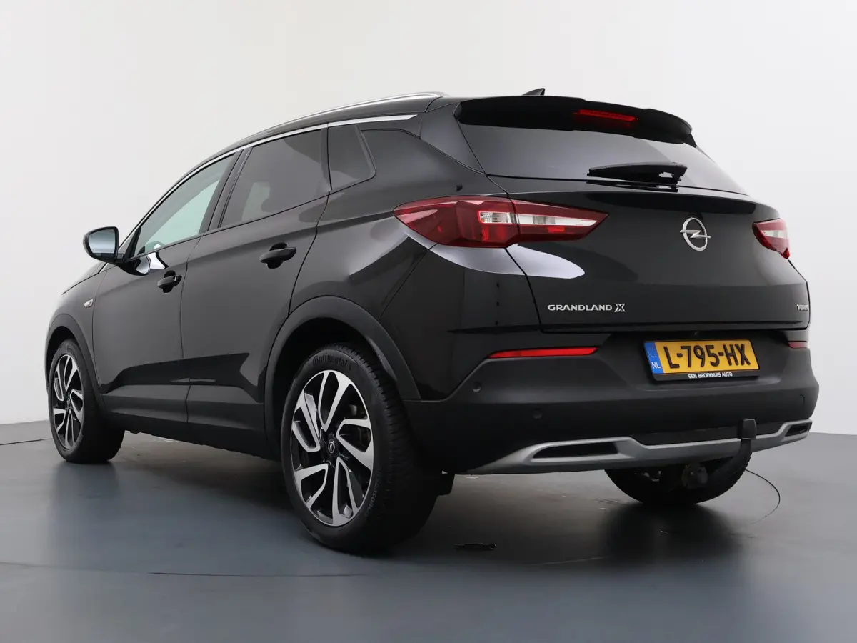 1.6 Turbo Ultimate / LEDER / Trekhaak / Navigatie / 360 Camera / Stuur -en stoelverwarmd / Stoelverkoeling / Elektr. Achterklep / Keyless / Parkeersensoren / 18'' LMV