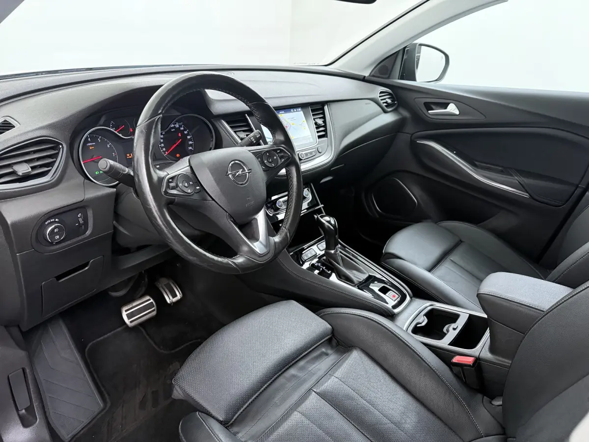 1.6 Turbo Ultimate / LEDER / Trekhaak / Navigatie / 360 Camera / Stuur -en stoelverwarmd / Stoelverkoeling / Elektr. Achterklep / Keyless / Parkeersensoren / 18'' LMV