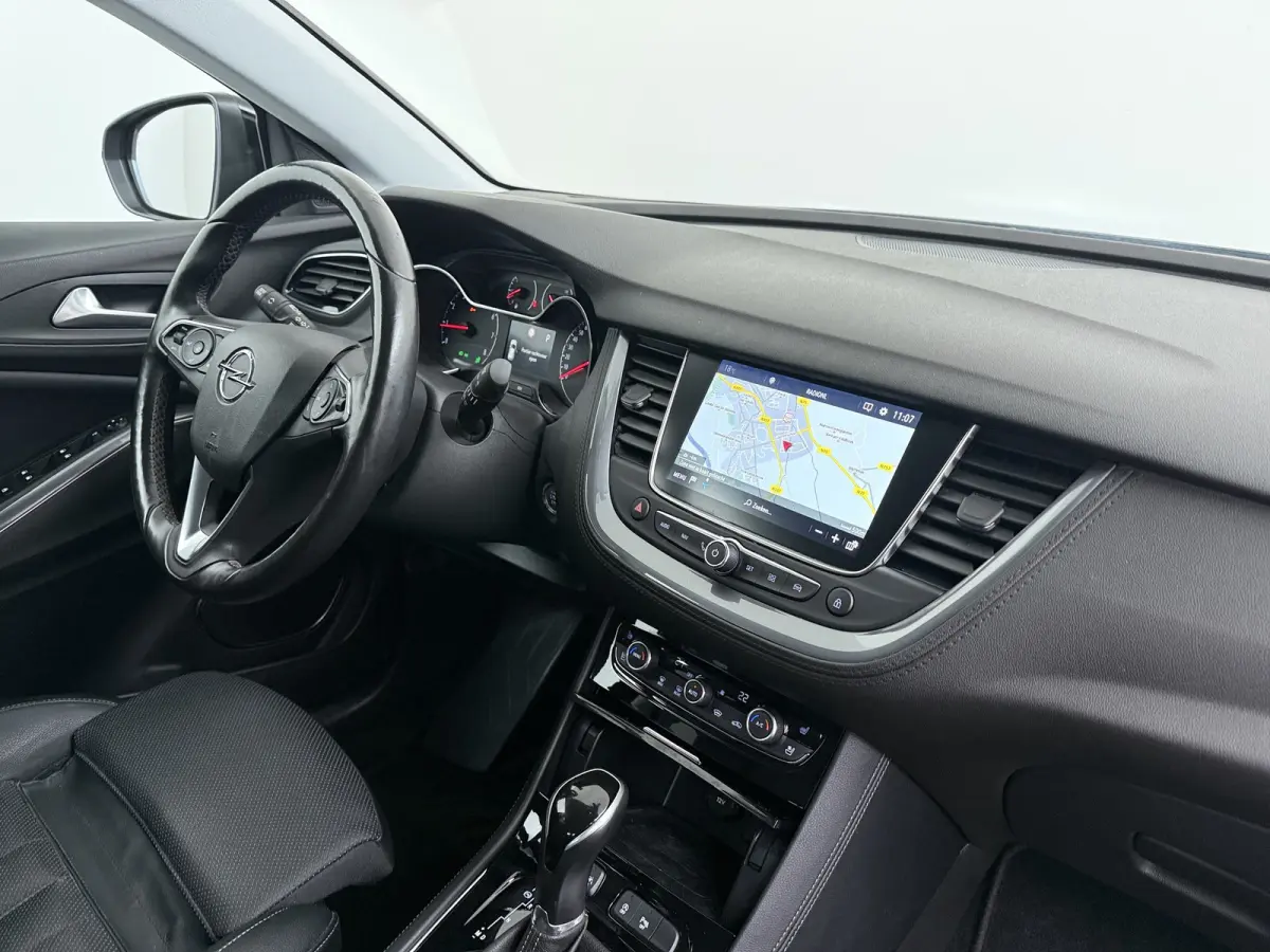 1.6 Turbo Ultimate / LEDER / Trekhaak / Navigatie / 360 Camera / Stuur -en stoelverwarmd / Stoelverkoeling / Elektr. Achterklep / Keyless / Parkeersensoren / 18'' LMV