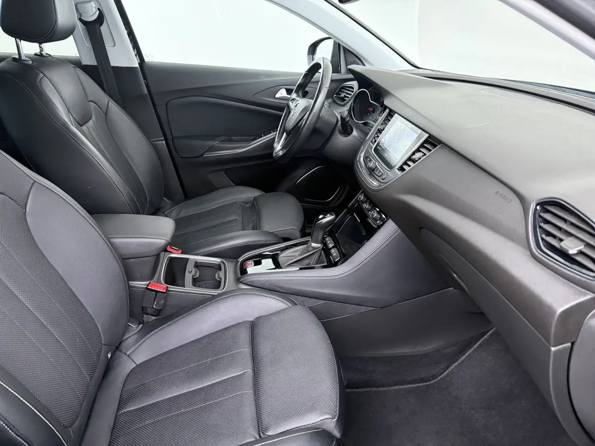 1.6 Turbo Ultimate / LEDER / Trekhaak / Navigatie / 360 Camera / Stuur -en stoelverwarmd / Stoelverkoeling / Elektr. Achterklep / Keyless / Parkeersensoren / 18'' LMV