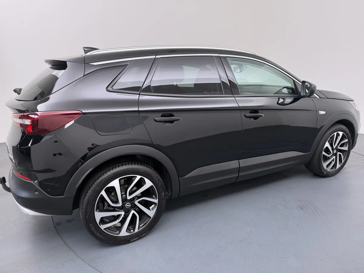 1.6 Turbo Ultimate / LEDER / Trekhaak / Navigatie / 360 Camera / Stuur -en stoelverwarmd / Stoelverkoeling / Elektr. Achterklep / Keyless / Parkeersensoren / 18'' LMV