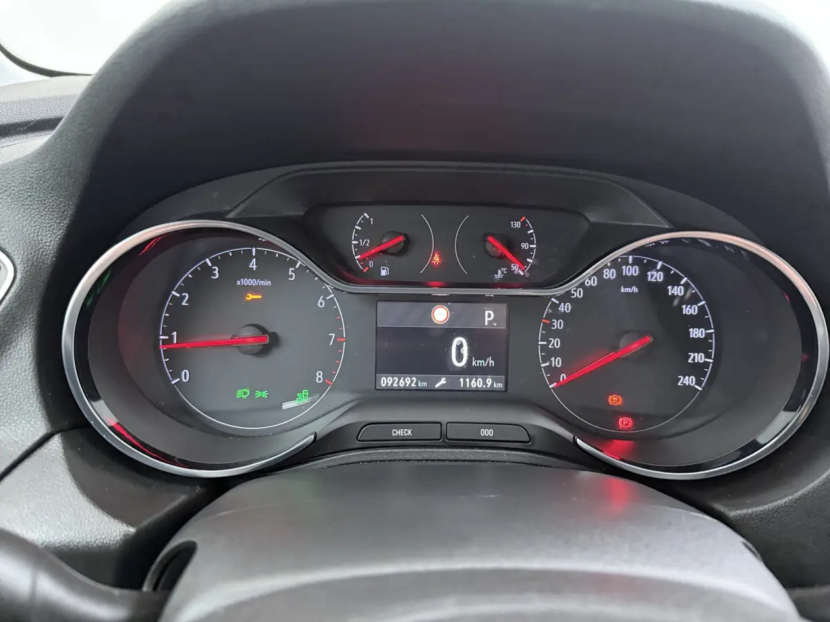 1.6 Turbo Ultimate / LEDER / Trekhaak / Navigatie / 360 Camera / Stuur -en stoelverwarmd / Stoelverkoeling / Elektr. Achterklep / Keyless / Parkeersensoren / 18'' LMV
