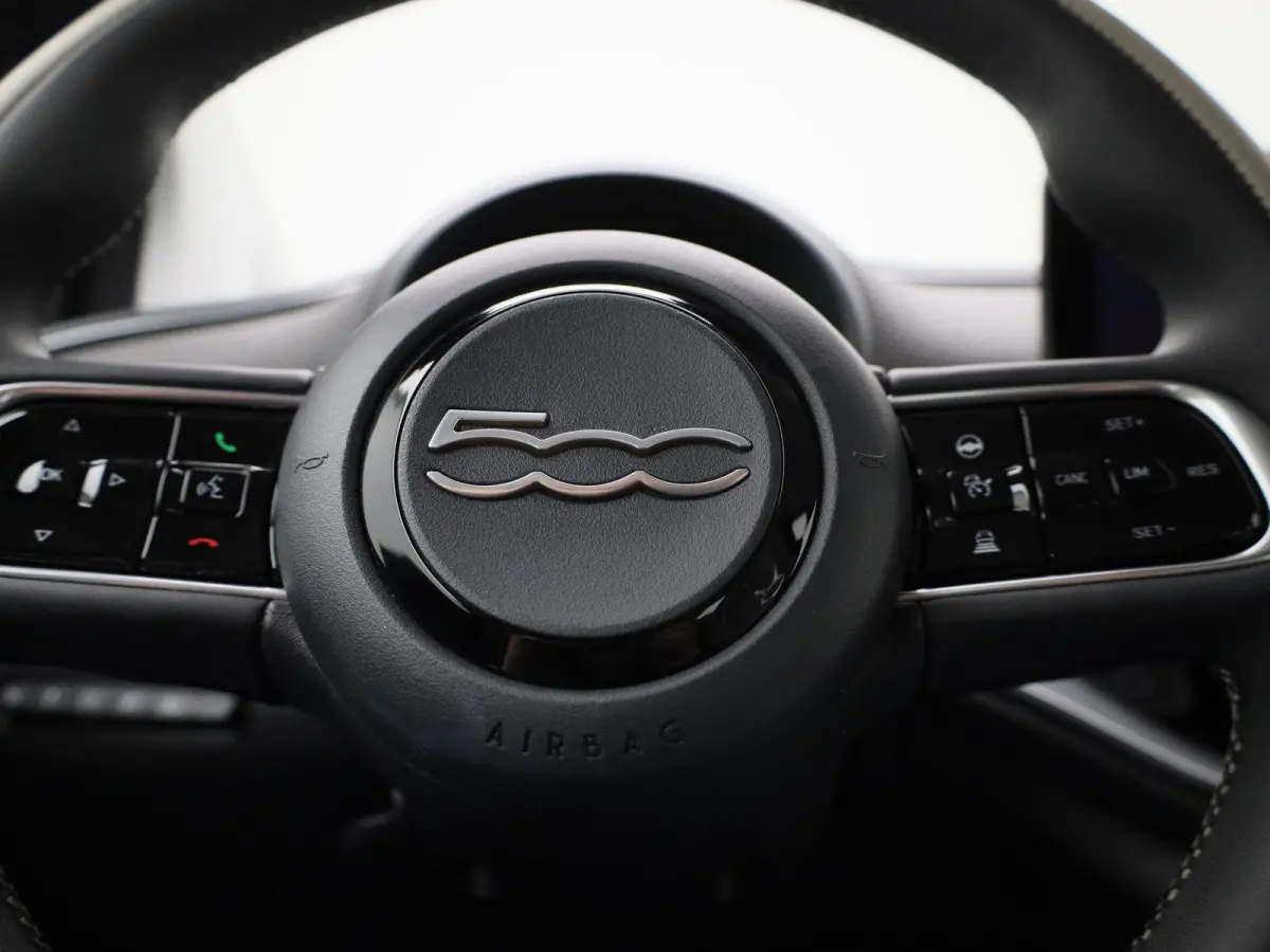 500e 42 kWh La Prima | LED Koplampen | Camera | Keyless | Navigatie |