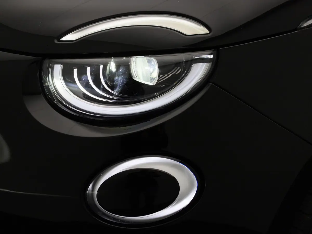 500e 42 kWh La Prima | LED Koplampen | Camera | Keyless | Navigatie |