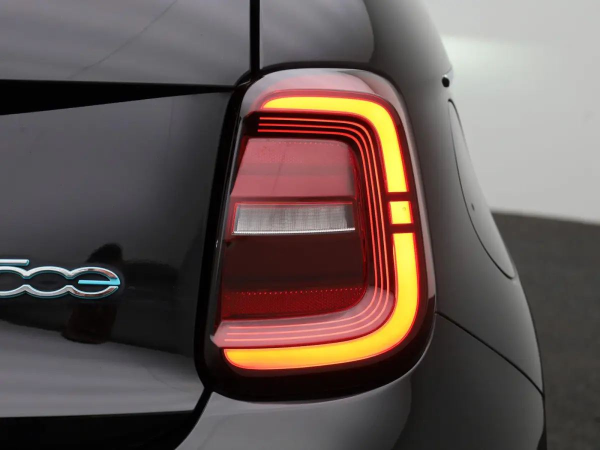 500e 42 kWh La Prima | LED Koplampen | Camera | Keyless | Navigatie |