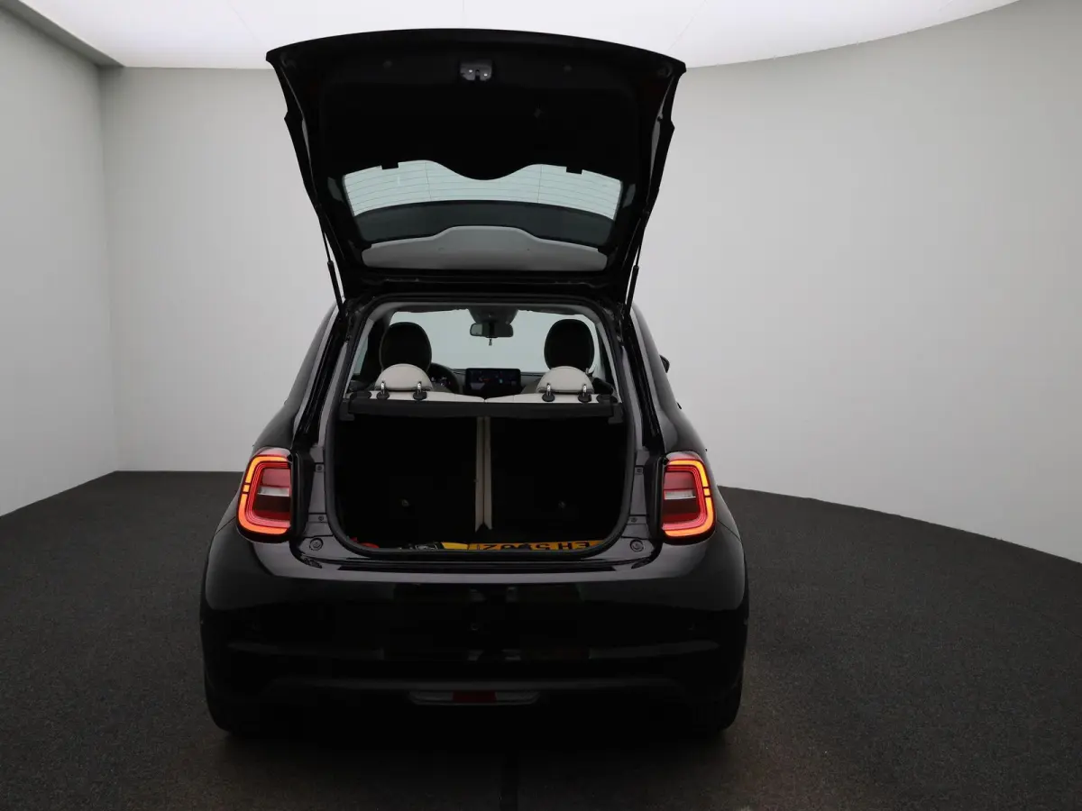 500e 42 kWh La Prima | LED Koplampen | Camera | Keyless | Navigatie |