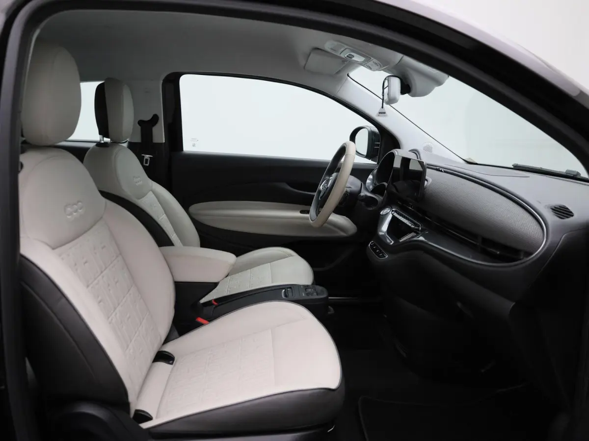 500e 42 kWh La Prima | LED Koplampen | Camera | Keyless | Navigatie |