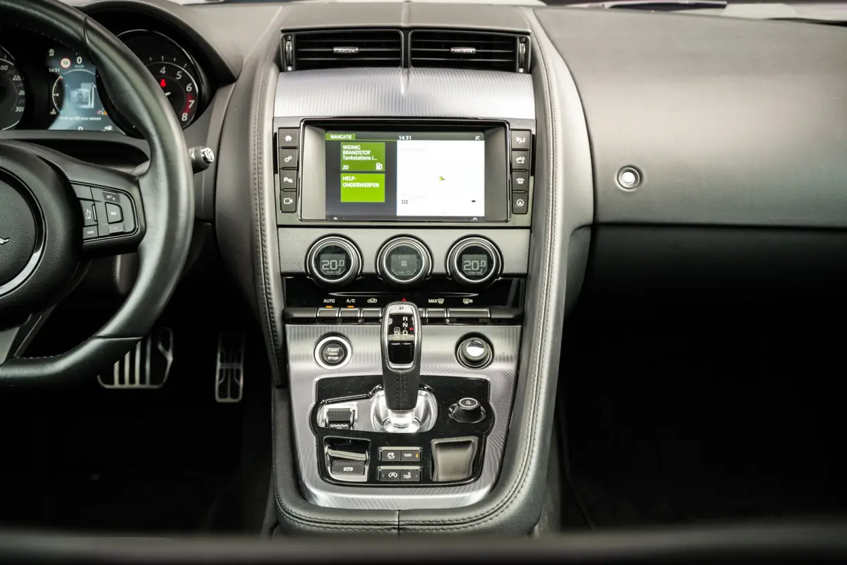 2.0T P300 R-Dynamic | LED | Panoramadak | Meridian Sound | PDC met Camera | Zeer Mooi! |