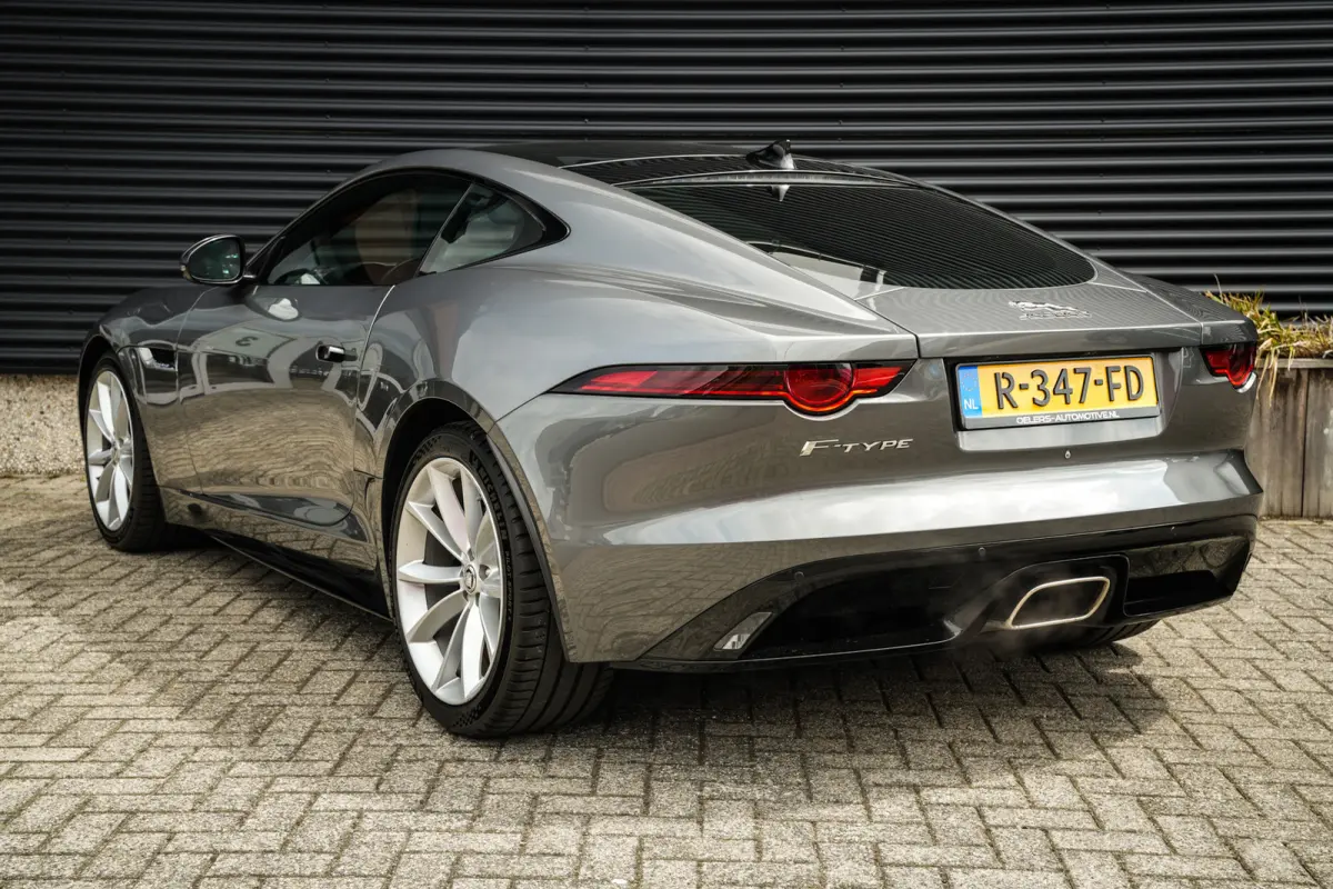 2.0T P300 R-Dynamic | LED | Panoramadak | Meridian Sound | PDC met Camera | Zeer Mooi! |