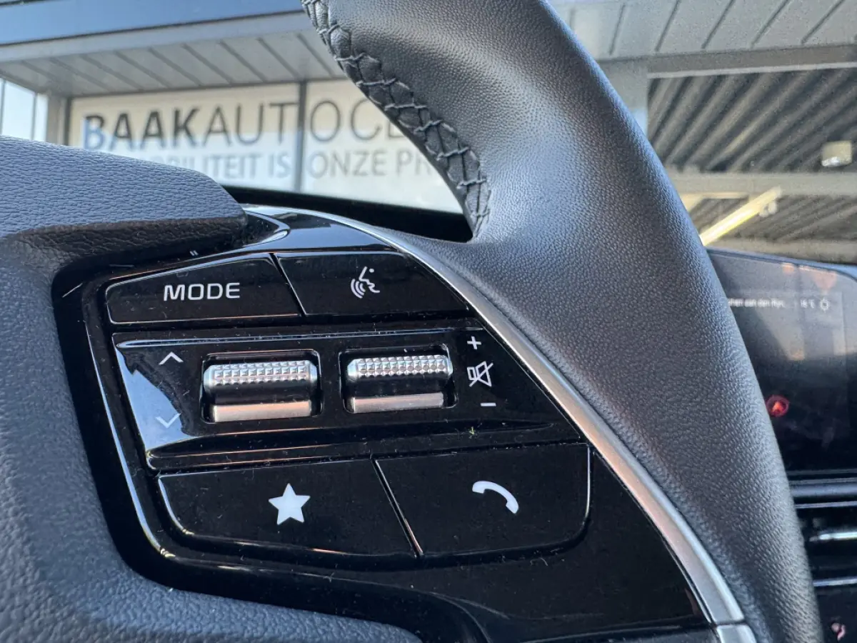 1.6 GDi Hybrid DynamicLine | Navigatie | Camera | ACC