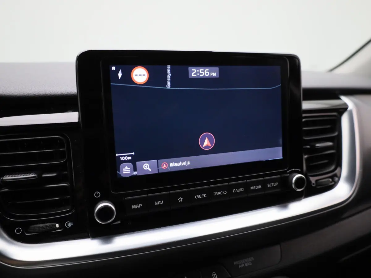 1.0 T 100PK More | Apple Carplay / Android Auto | Privacy Glass | Lichtmetalen Velgen | Camera |