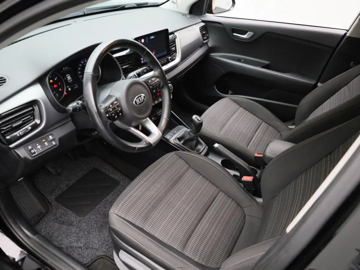 1.0 T 100PK More | Apple Carplay / Android Auto | Privacy Glass | Lichtmetalen Velgen | Camera |
