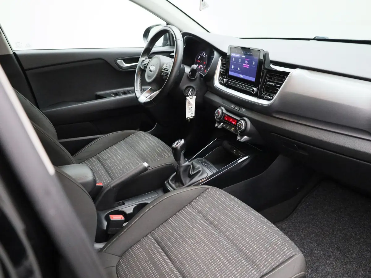 1.0 T 100PK More | Apple Carplay / Android Auto | Privacy Glass | Lichtmetalen Velgen | Camera |