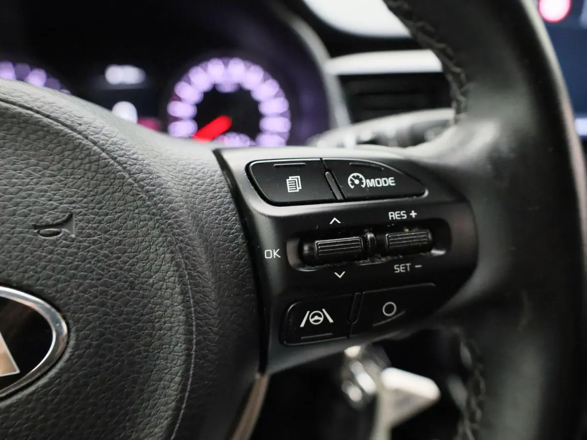 1.0 T 100PK More | Apple Carplay / Android Auto | Privacy Glass | Lichtmetalen Velgen | Camera |
