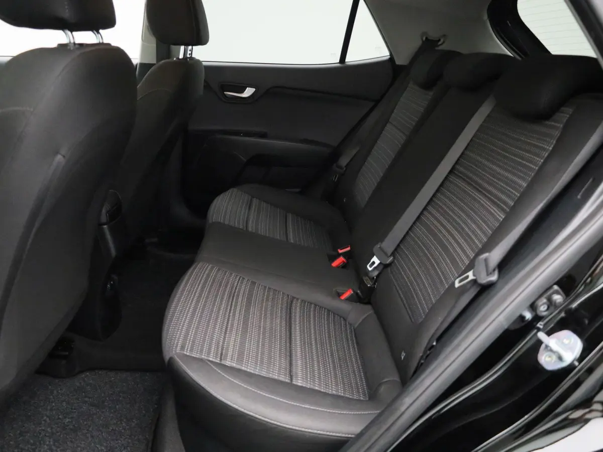 1.0 T 100PK More | Apple Carplay / Android Auto | Privacy Glass | Lichtmetalen Velgen | Camera |