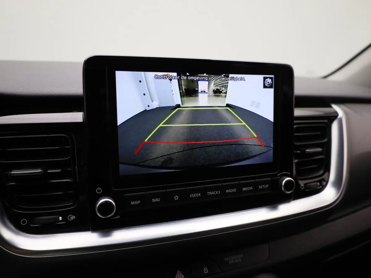 1.0 T 100PK More | Apple Carplay / Android Auto | Privacy Glass | Lichtmetalen Velgen | Camera |