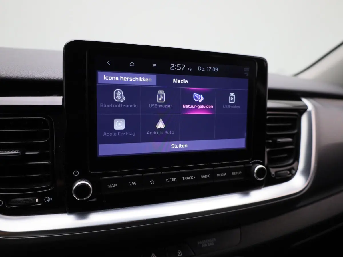 1.0 T 100PK More | Apple Carplay / Android Auto | Privacy Glass | Lichtmetalen Velgen | Camera |