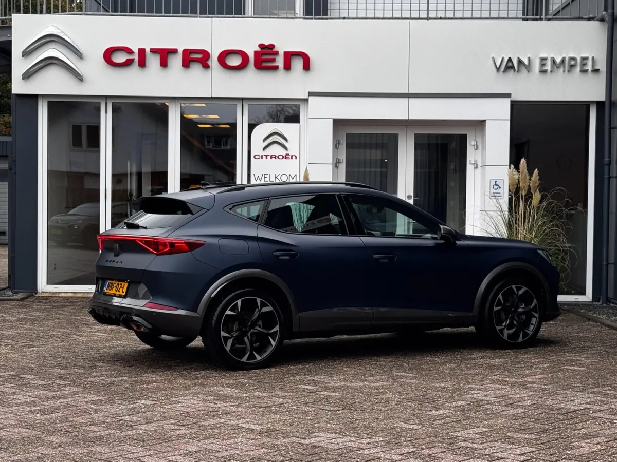 1.4 e-Hybrid Business | 95% SOH | Petrol Blue Matt | Sportstoelen + Memory | Camera | Winter Pack