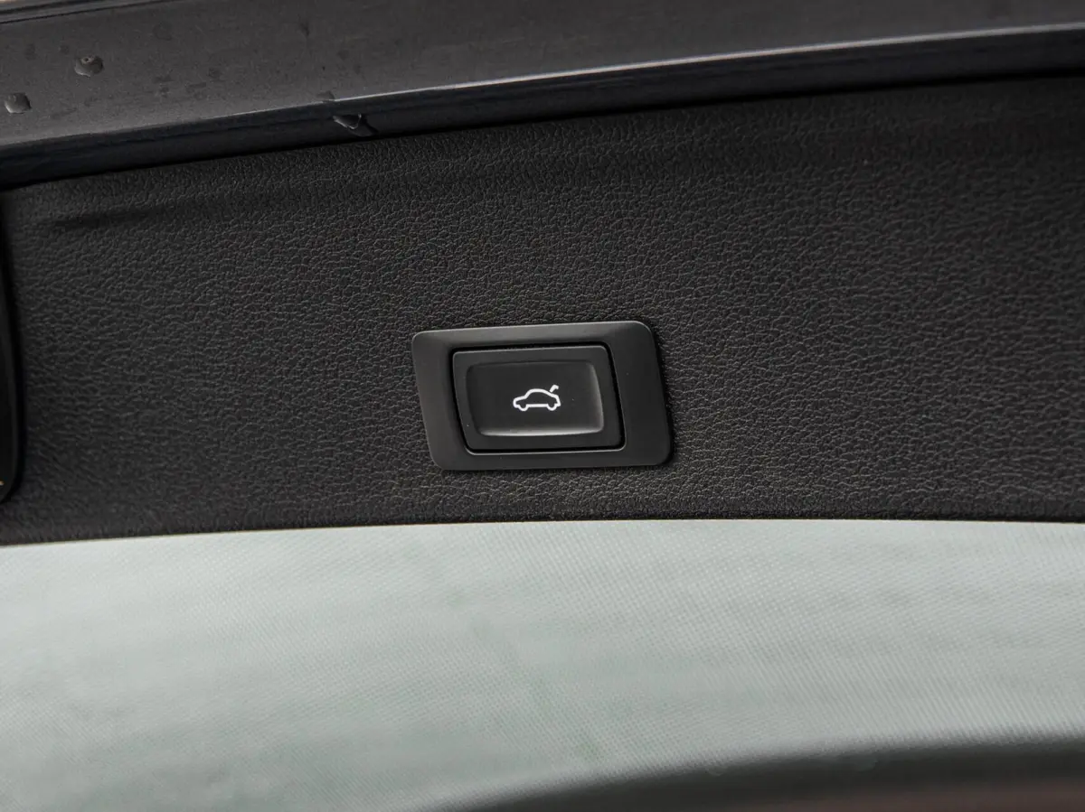 2.0 TDI ultra 150 PK S-tronic Automaat | LED | ECC | Trekhaak | Navigatie | Cruise Control | Stoelverwarming