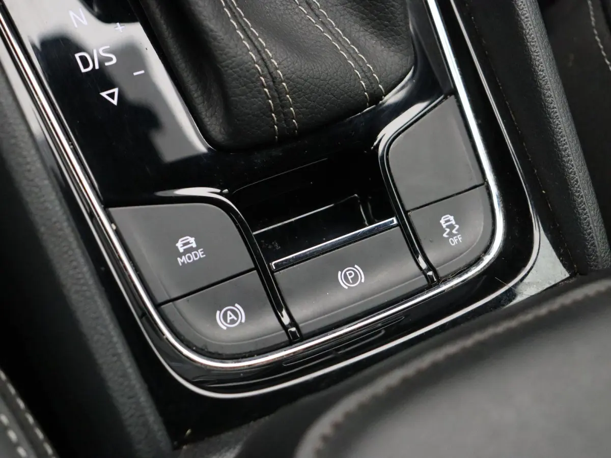 1.5 TSI Sportline Business | Trekhaak wegklapbaar | 1800KG Trekgewicht | Stoelverwarming |