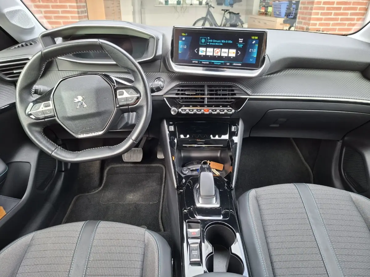 EV Allure 50 kWh Camera | Parkeersensoren Achter | Climate | Cruise | 16" Lichtmetaal | Carplay | LED | Achteruitrijcamera | Airco (automatisch) | Apple Carplay/Android Auto|telefoonintegrat