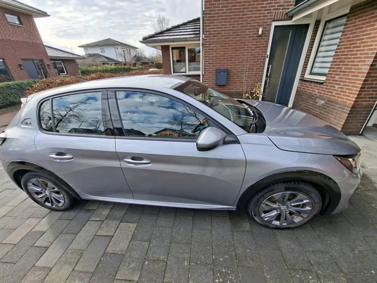 EV Allure 50 kWh Camera | Parkeersensoren Achter | Climate | Cruise | 16" Lichtmetaal | Carplay | LED | Achteruitrijcamera | Airco (automatisch) | Apple Carplay/Android Auto|telefoonintegrat