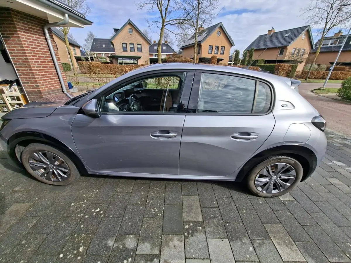 EV Allure 50 kWh Camera | Parkeersensoren Achter | Climate | Cruise | 16" Lichtmetaal | Carplay | LED | Achteruitrijcamera | Airco (automatisch) | Apple Carplay/Android Auto|telefoonintegrat