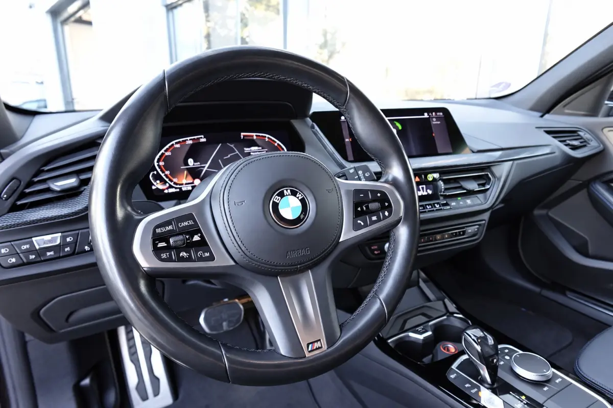 118i High Executive M-PAKKET HUD SFEER ACC