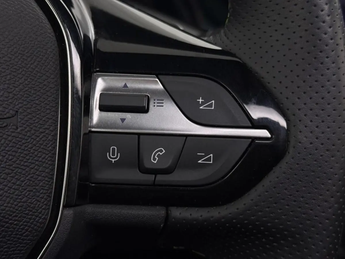 1.6 Plug-in Hybrid 180 GT Pano/Trekhaak/Alcantara/ 18inch/Led/Nav/Ecc/360.Camera