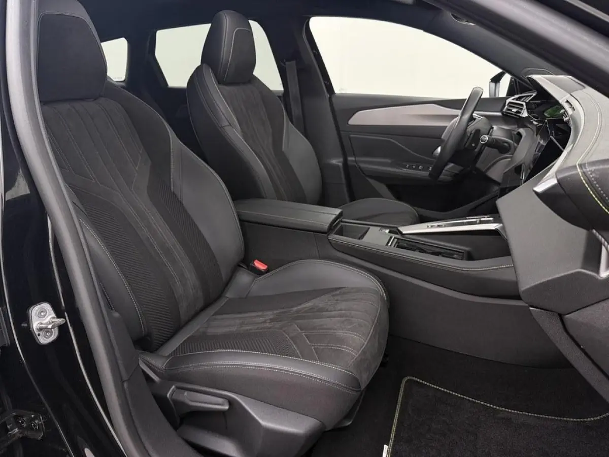 1.6 Plug-in Hybrid 180 GT Pano/Trekhaak/Alcantara/ 18inch/Led/Nav/Ecc/360.Camera