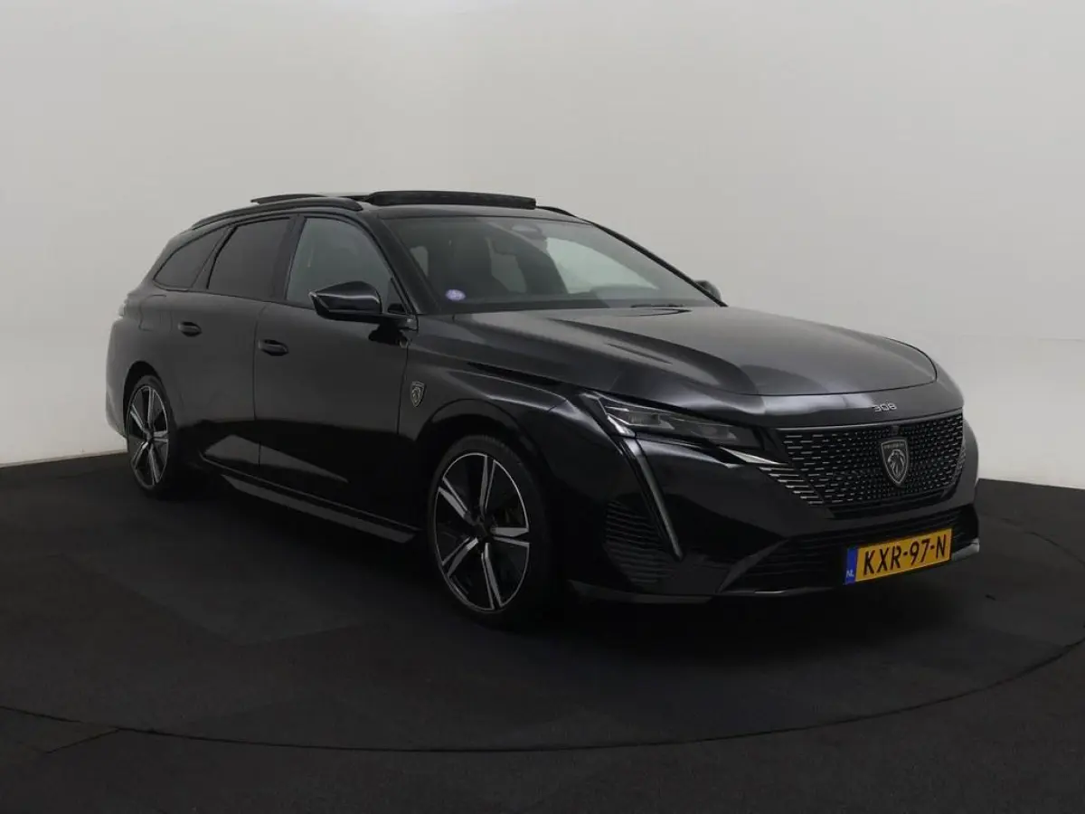 1.6 Plug-in Hybrid 180 GT Pano/Trekhaak/Alcantara/ 18inch/Led/Nav/Ecc/360.Camera