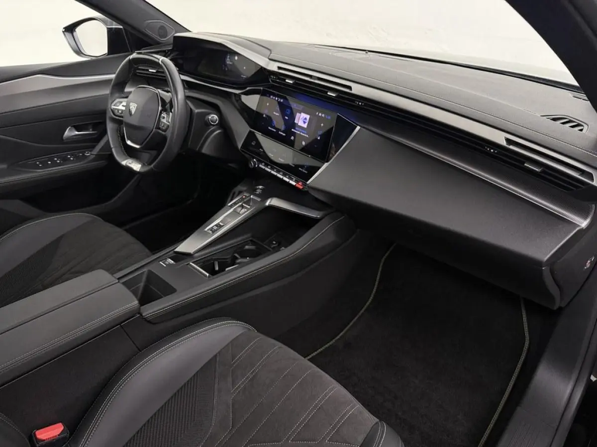 1.6 Plug-in Hybrid 180 GT Pano/Trekhaak/Alcantara/ 18inch/Led/Nav/Ecc/360.Camera
