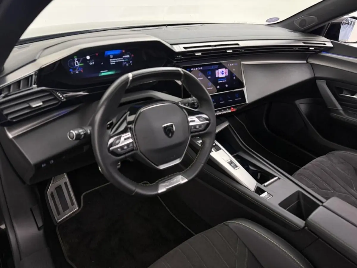 1.6 Plug-in Hybrid 180 GT Pano/Trekhaak/Alcantara/ 18inch/Led/Nav/Ecc/360.Camera