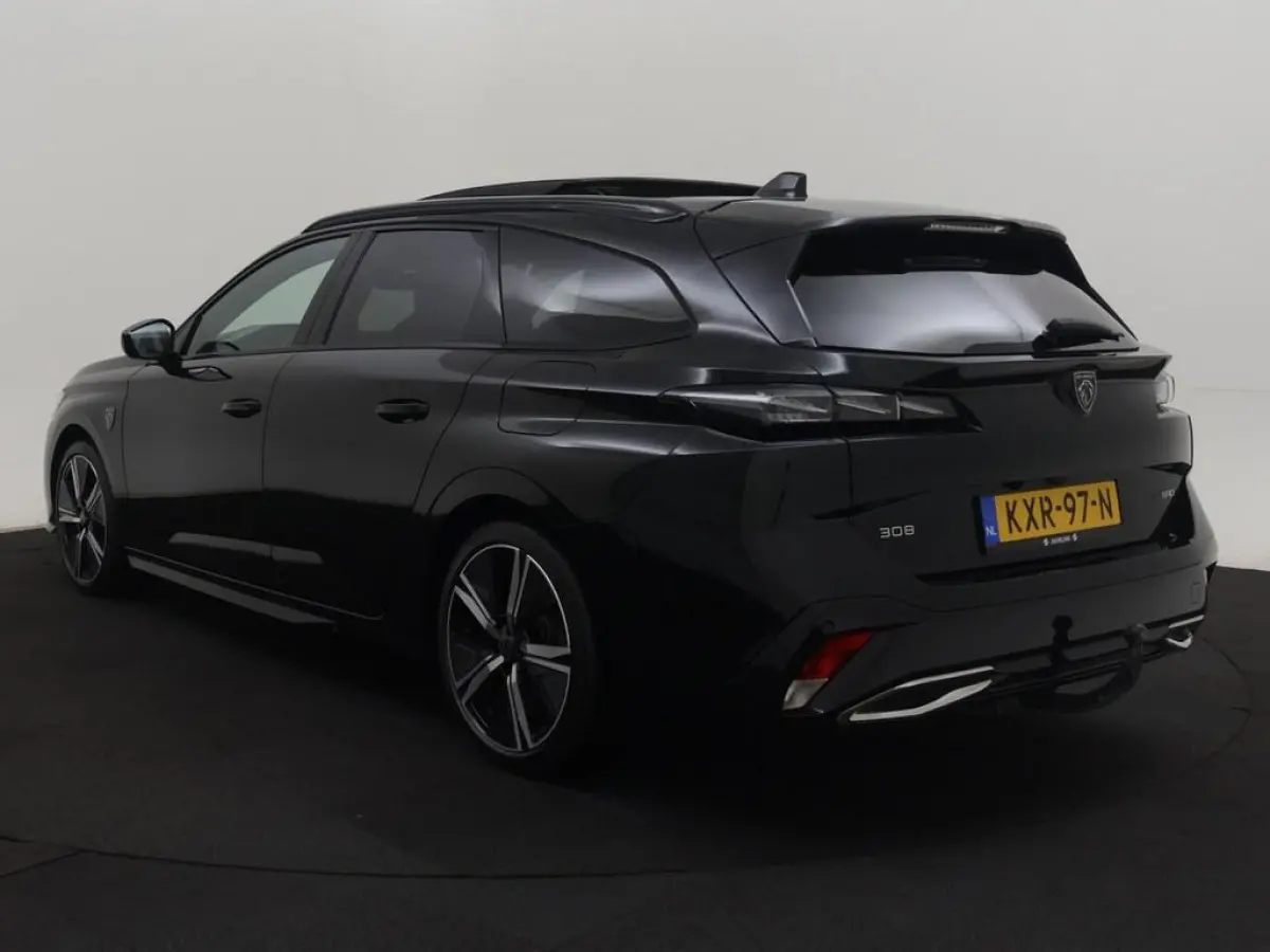 1.6 Plug-in Hybrid 180 GT Pano/Trekhaak/Alcantara/ 18inch/Led/Nav/Ecc/360.Camera