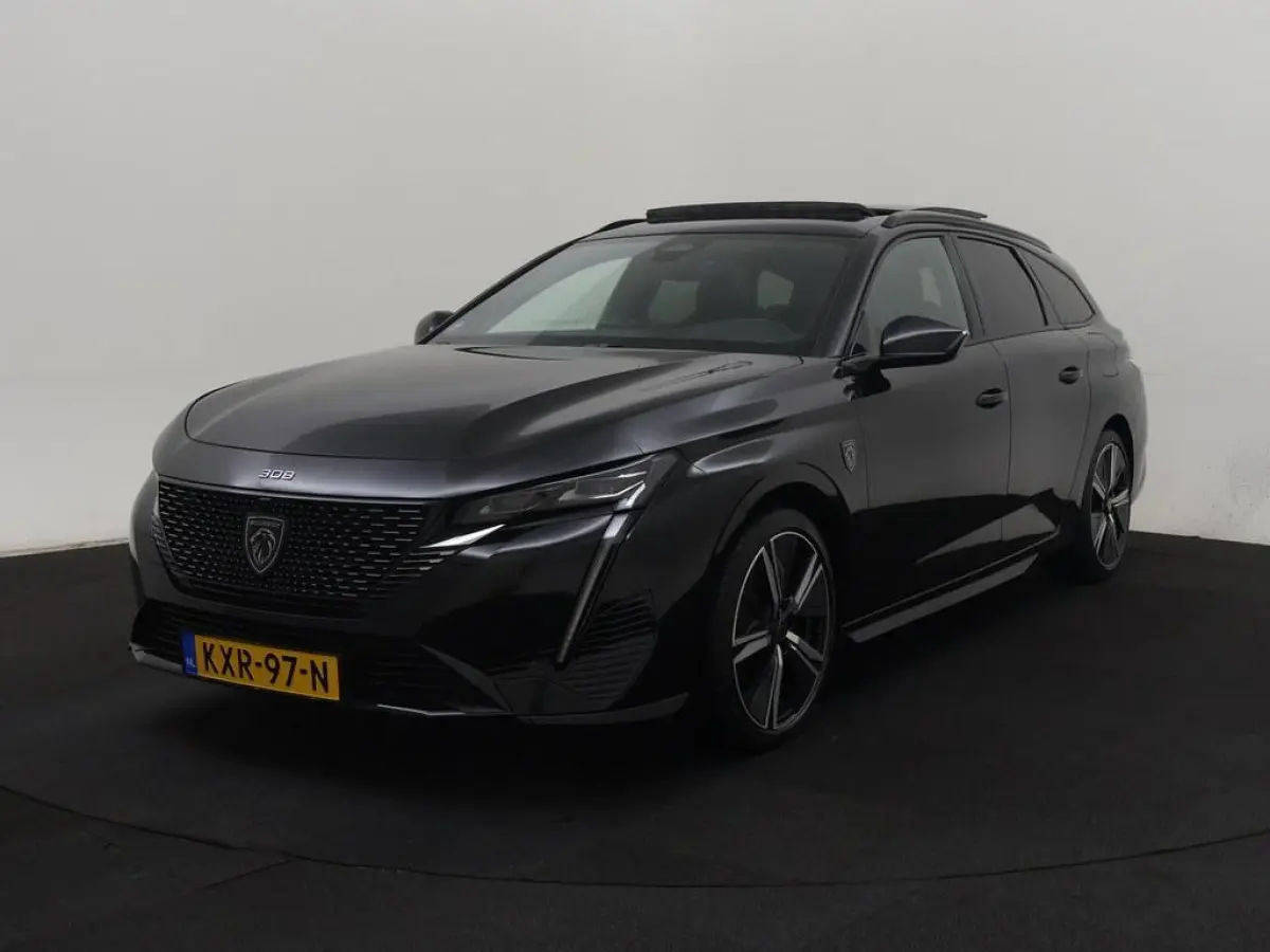 1.6 Plug-in Hybrid 180 GT Pano/Trekhaak/Alcantara/ 18inch/Led/Nav/Ecc/360.Camera