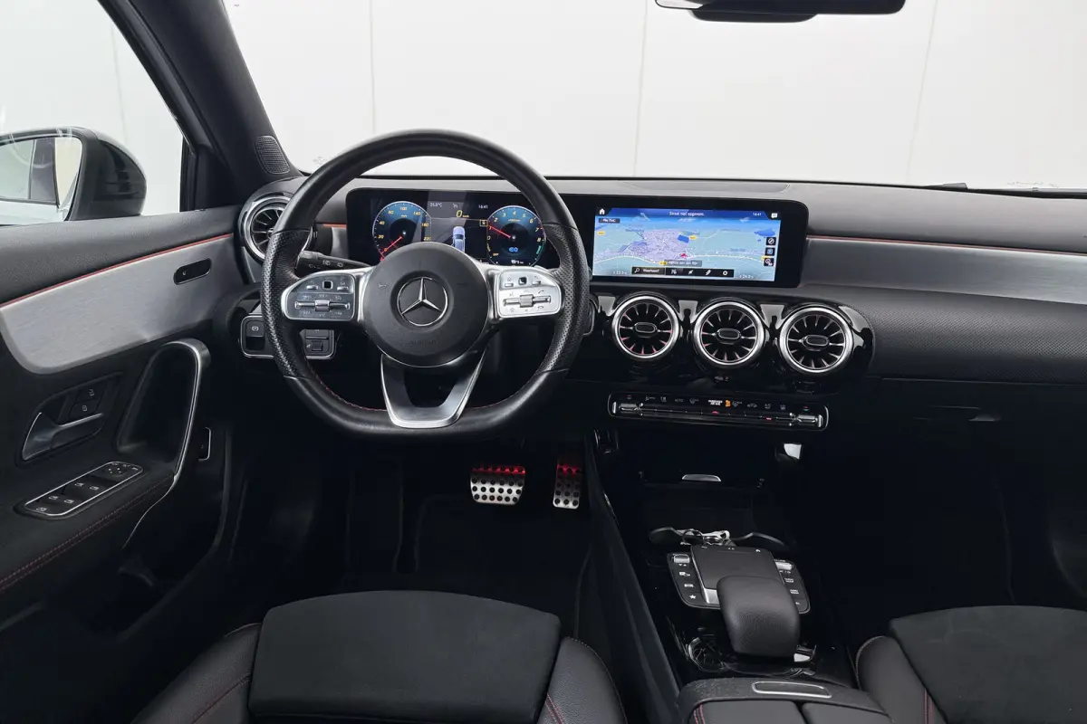 250e AMG Night-Pack Camera 18'LMV Carplay Sfeerverlichting