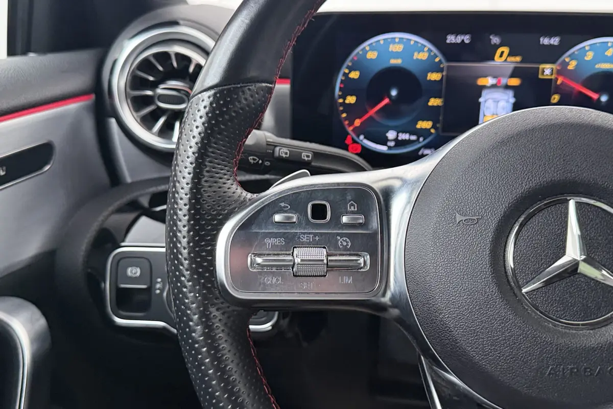 250e AMG Night-Pack Camera 18'LMV Carplay Sfeerverlichting