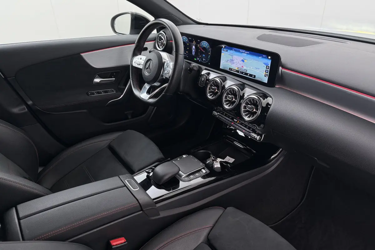 250e AMG Night-Pack Camera 18'LMV Carplay Sfeerverlichting