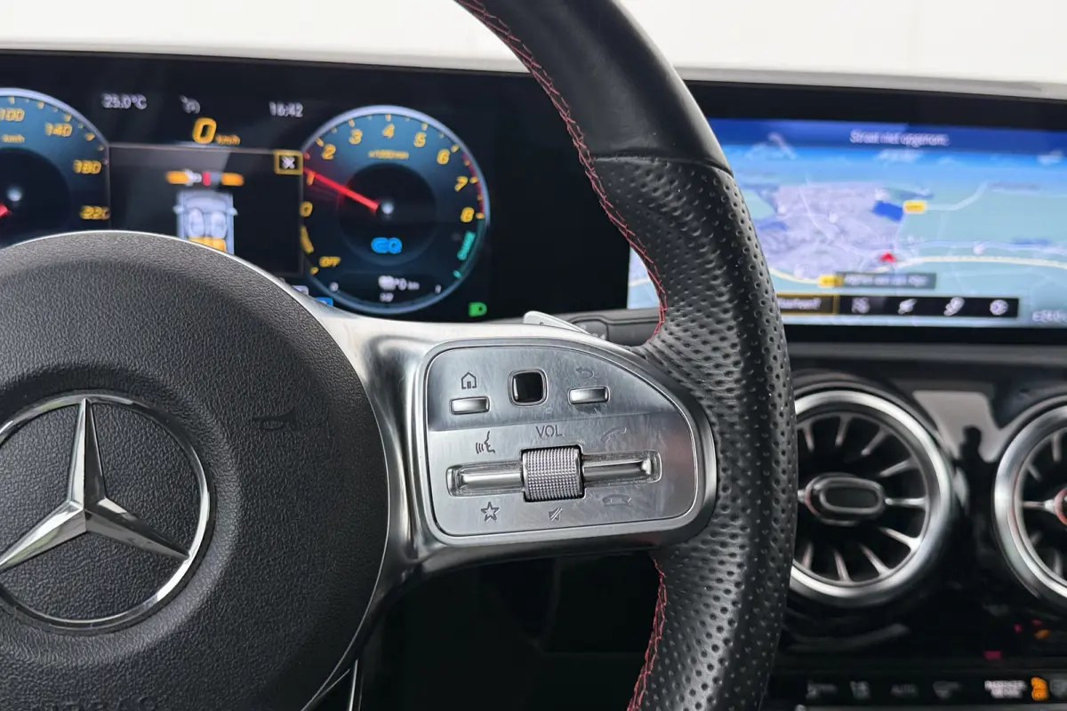 250e AMG Night-Pack Camera 18'LMV Carplay Sfeerverlichting