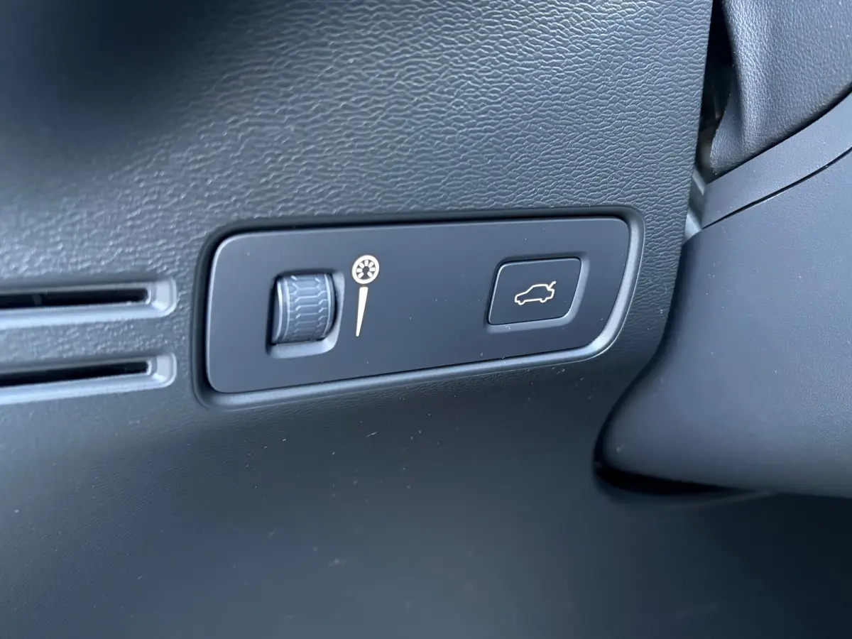1.5 T3 163 PK Momentum Pro Automaat | ADAPTIEVE CRUISE CONTROL| STOELVERWARMING| ELEK. KOFFERKLEP| KEYLESS| NAVIGATIE + APPLE CARPLAY/ANDROID AUTO| PARKEERSENSOREN| LED| DAB| VOORSTOELEN IN 