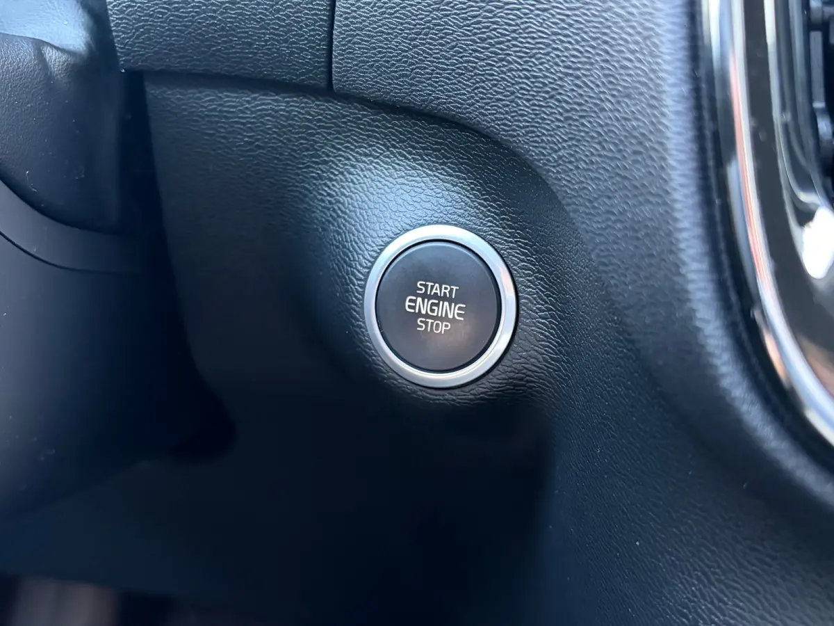 1.5 T3 163 PK Momentum Pro Automaat | ADAPTIEVE CRUISE CONTROL| STOELVERWARMING| ELEK. KOFFERKLEP| KEYLESS| NAVIGATIE + APPLE CARPLAY/ANDROID AUTO| PARKEERSENSOREN| LED| DAB| VOORSTOELEN IN 