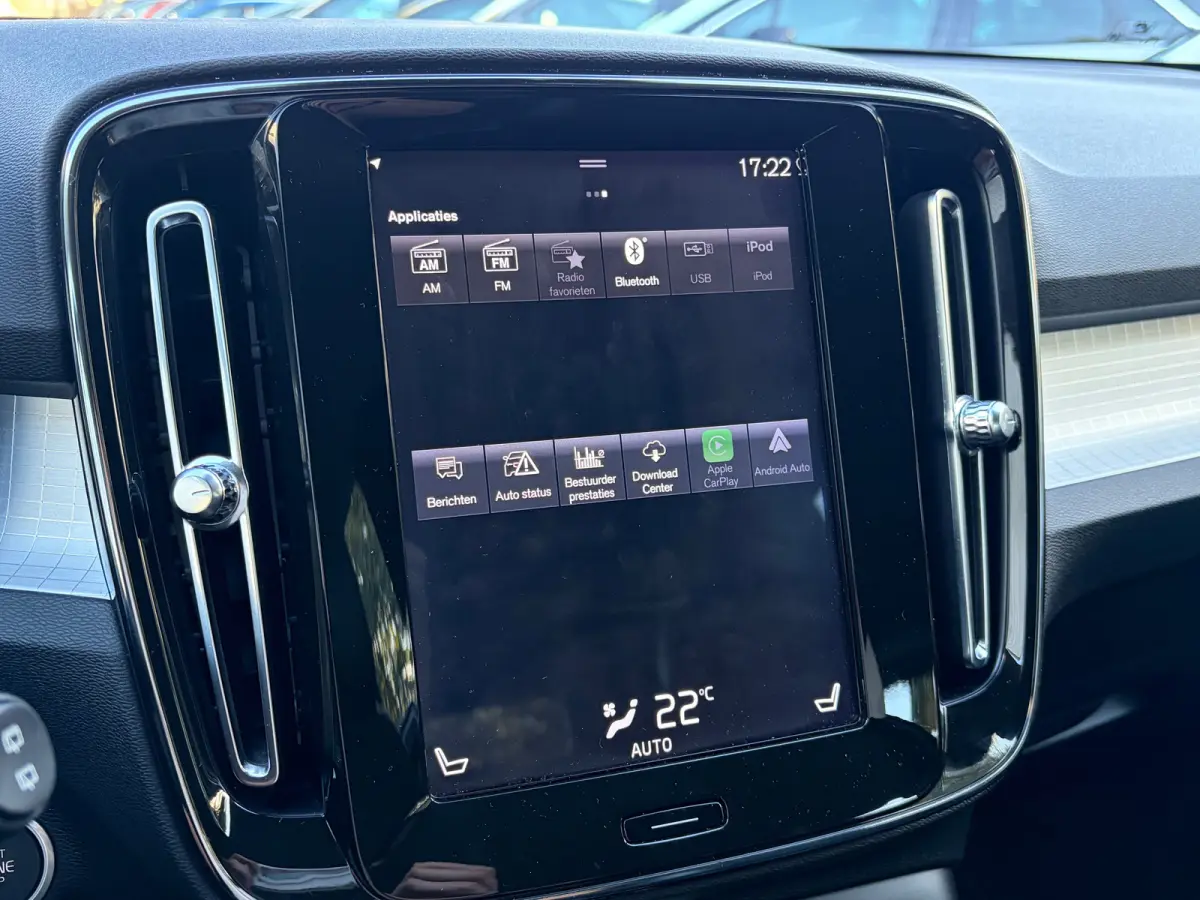 1.5 T3 163 PK Momentum Pro Automaat | ADAPTIEVE CRUISE CONTROL| STOELVERWARMING| ELEK. KOFFERKLEP| KEYLESS| NAVIGATIE + APPLE CARPLAY/ANDROID AUTO| PARKEERSENSOREN| LED| DAB| VOORSTOELEN IN 
