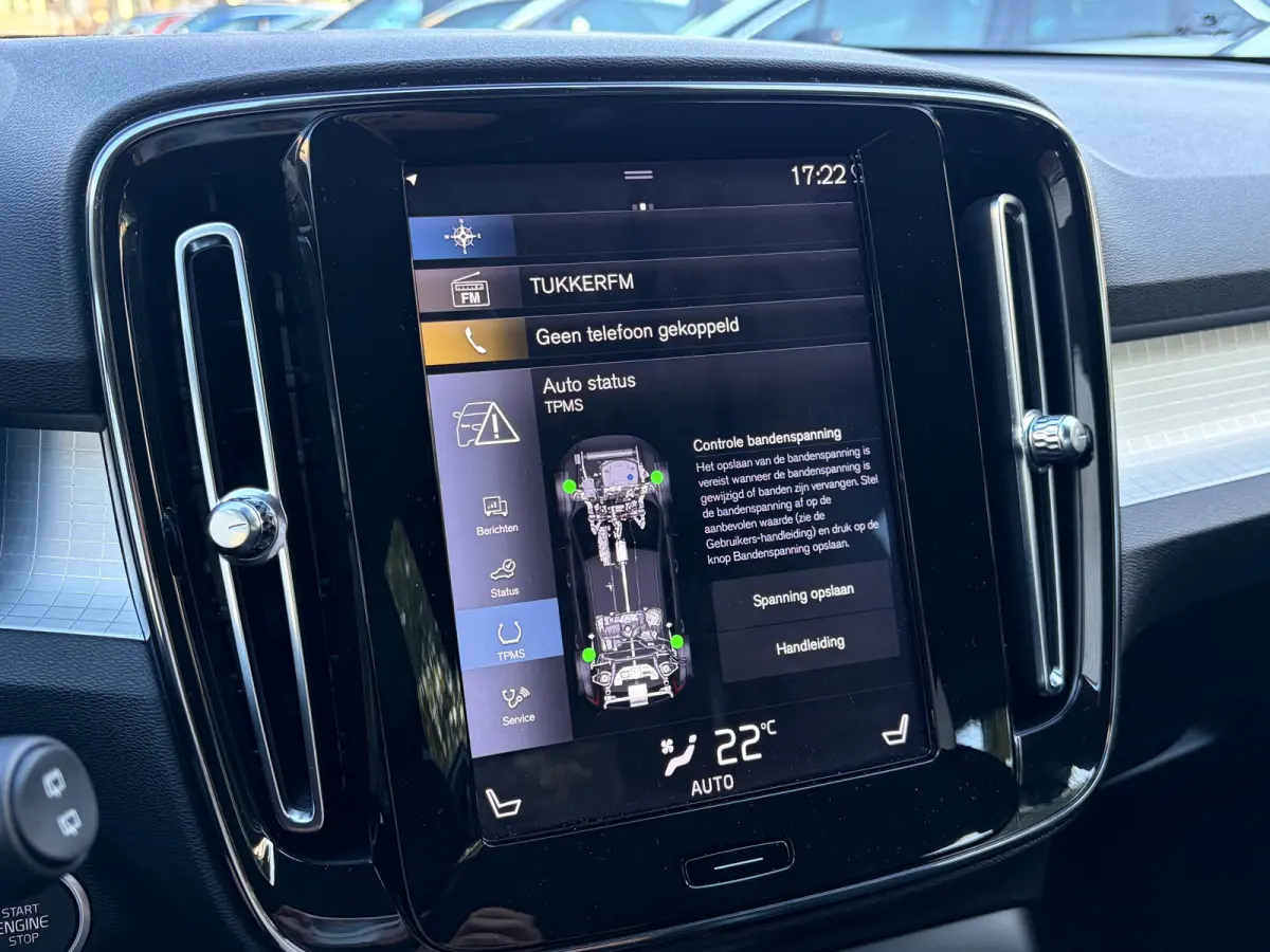 1.5 T3 163 PK Momentum Pro Automaat | ADAPTIEVE CRUISE CONTROL| STOELVERWARMING| ELEK. KOFFERKLEP| KEYLESS| NAVIGATIE + APPLE CARPLAY/ANDROID AUTO| PARKEERSENSOREN| LED| DAB| VOORSTOELEN IN 